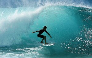 surfing_in_costa_rica