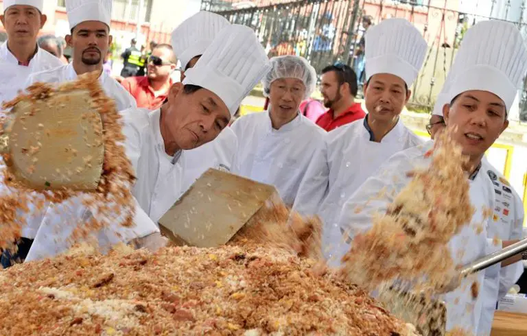 Fifty chefs cooked over a Ton of Fried Rice New Guinness Record