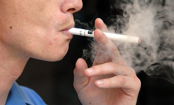 Health Ministry Insists on Banning Import Electronic Cigarettes