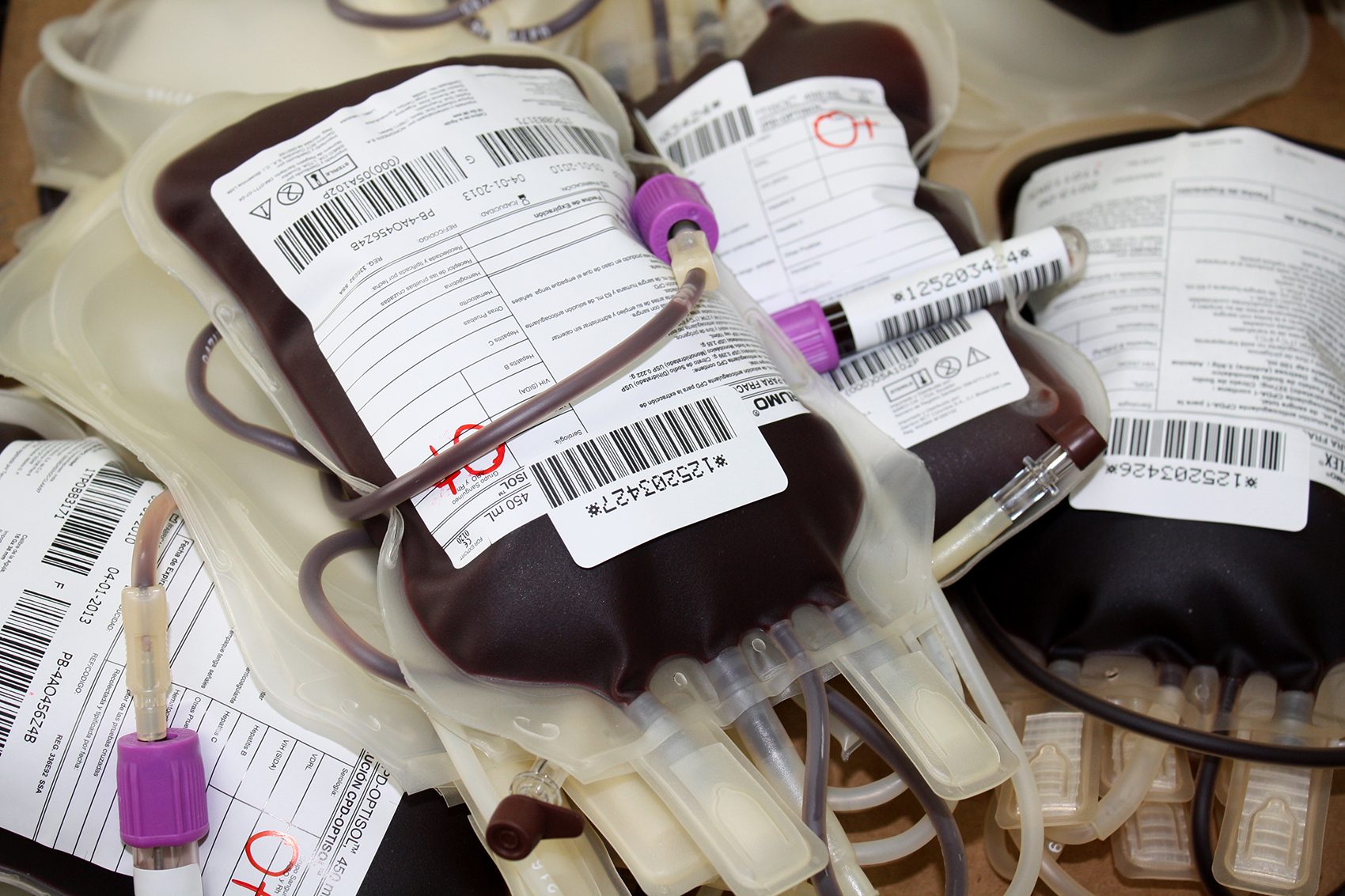 Банки крови для кошек. Хранение донорской крови. Пособие донорам фото.