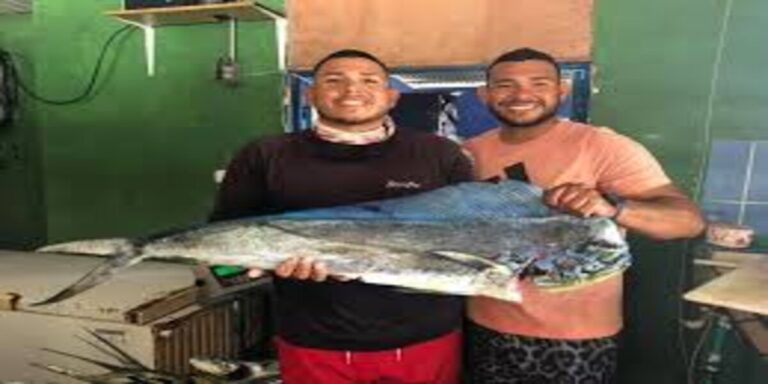 Coast Guard Busts Fishermen Attempting to Use Live Bait in Golfo Dulce; One Surprised With Warrant