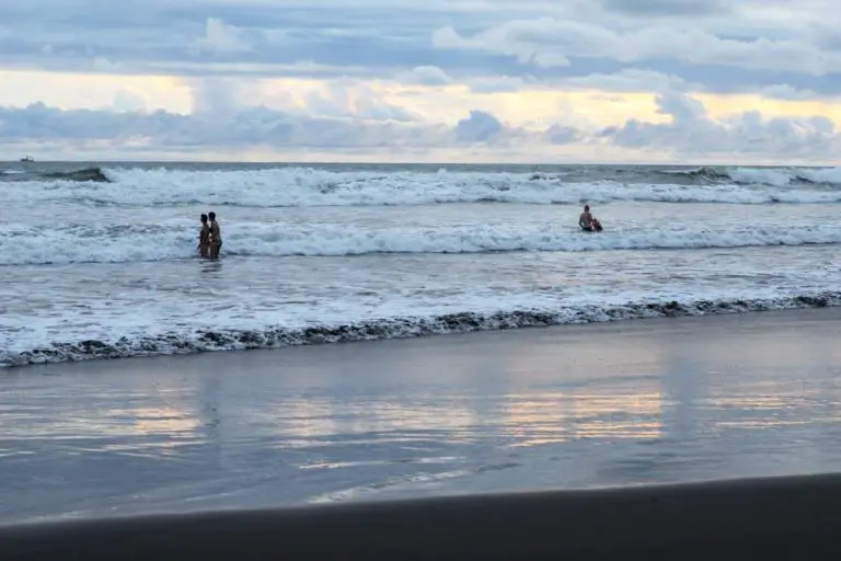 Costa Rica Beaches: Understanding Rip Currents
