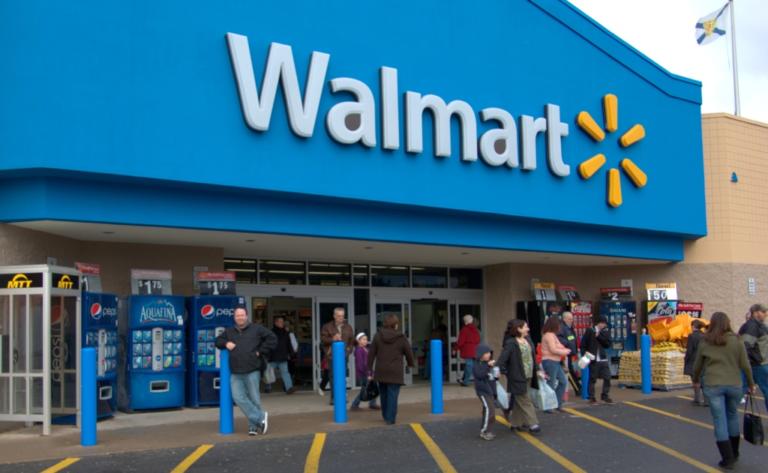 Protest of the dismissal of 3,000 employees at Walmart