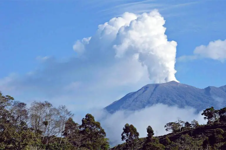 Turrialba Volcano Very Active Over the Weekend With Ash Eruptions and Small Quakes