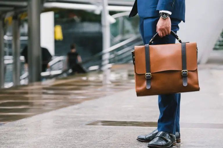 Why are Leather Briefcases So Popular Among Men While Travelling?