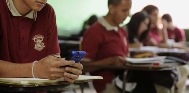New Rules to Regulate Use of Cell Phones in Class