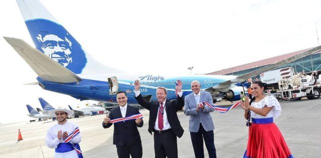 The arrival of the first Alaska Airlines flight to San José