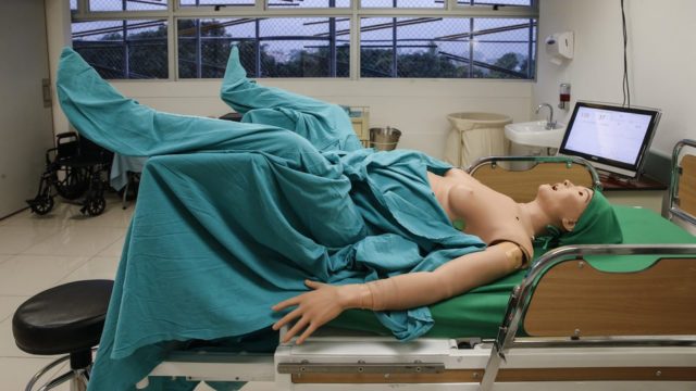 "Irene" is an android with which medical students perform a childbirth's simulation