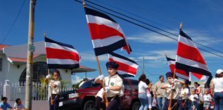 Costa Ricans love their national flag since their childhood.