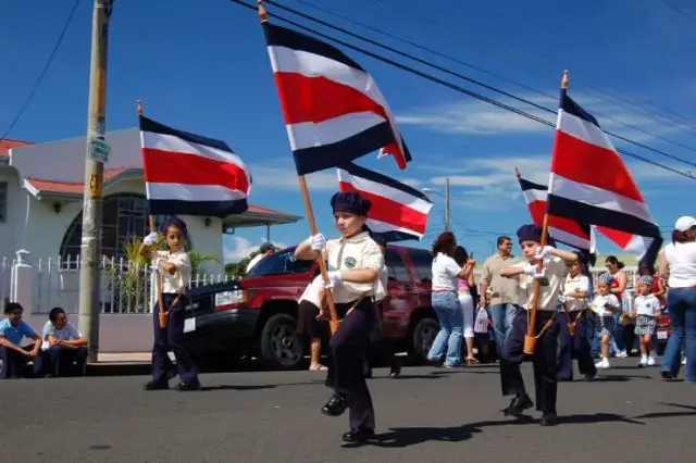 Costa Ricans love their national flag since their childhood.