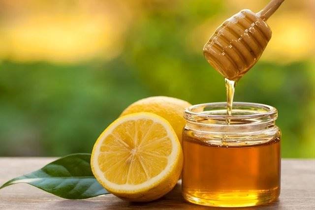 Honey can be combined with many other natural products such as lemons. Honey can be combined with many other natural products. 
