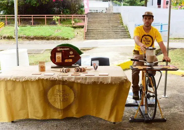 Andrés Ubalde is a young Costa Rican entrepreneur who makes artisanal chocolate products by using bike-machines.