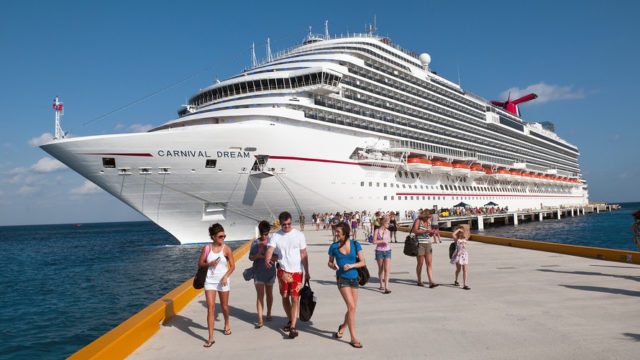 Tourists offboarding cruise