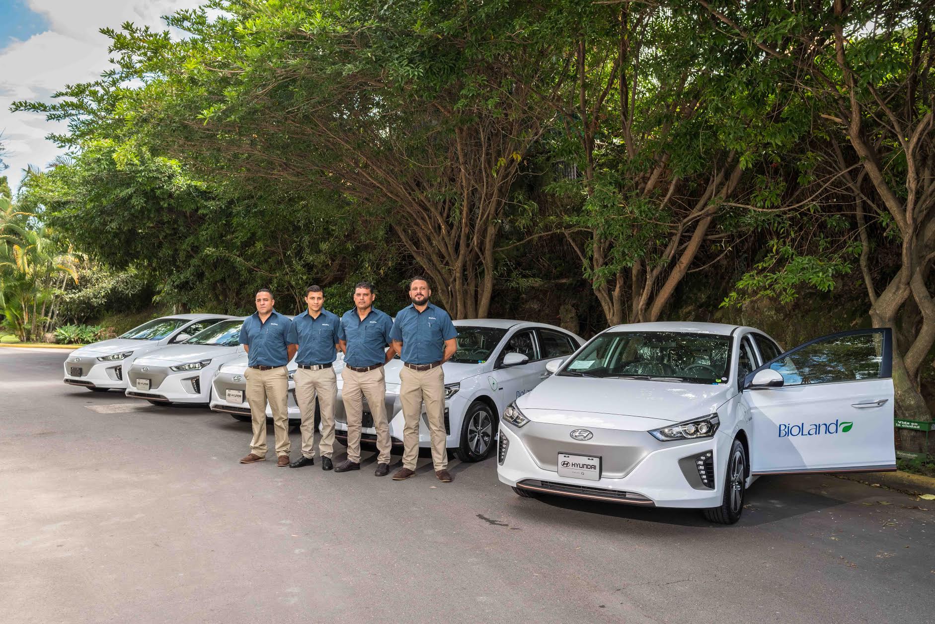 Hyundai Delivers the First 25 IONIQ Electric Vehicles in Costa Rica ⋆