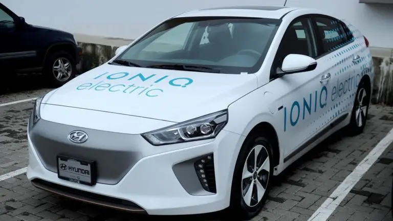 Hyundai Delivers the First 25 IONIQ Electric Vehicles in Costa Rica