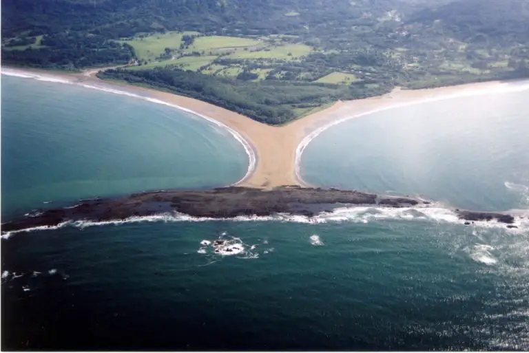Get Mesmerized at the ‘Whale’s Tail’ Formation In Costa Rica!