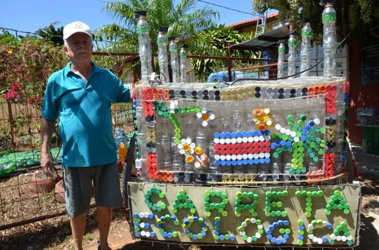 Ecological Artwork Is Created by an Outstanding Professor in Atenas