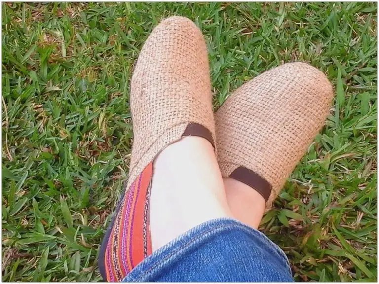 Giving Firm Steps with Organic Shoes: The Entrepreneurship of a Cartaginese Woman