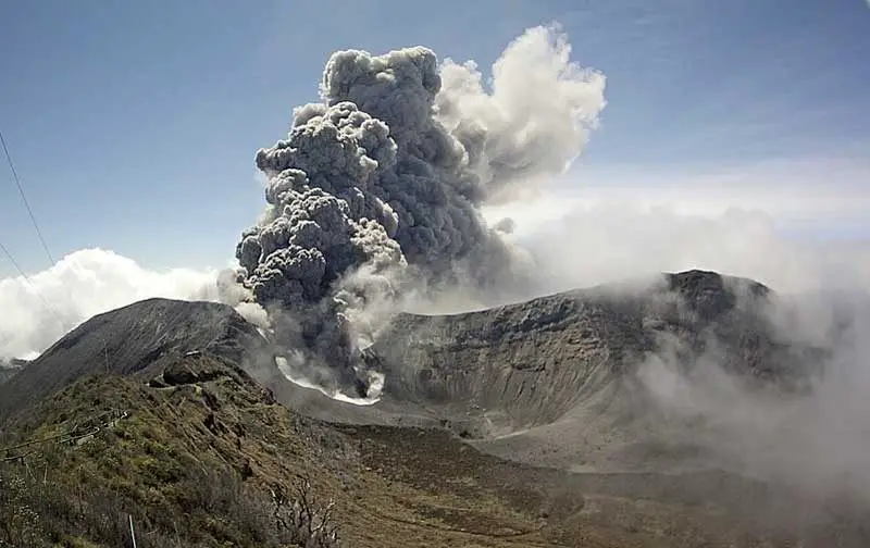 Turrialba Volcano’s Ash Column Exceeded 1,000 Meters High Yesterday ⋆ ...