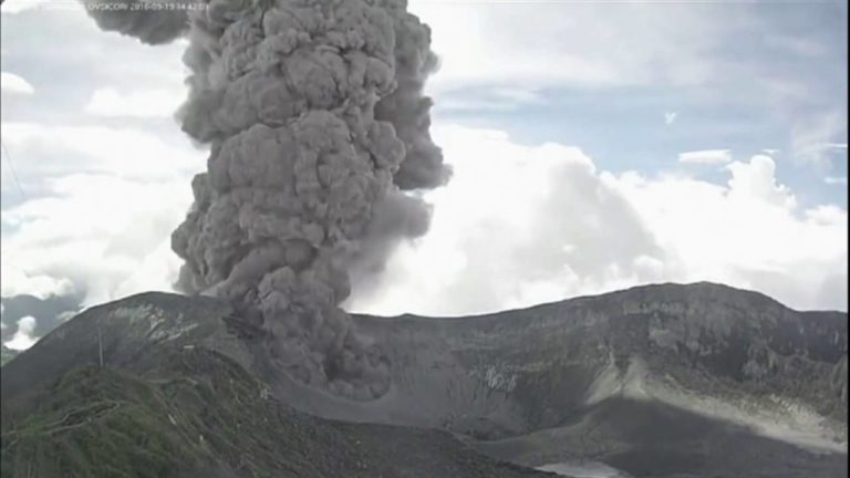 Turrialba Volcano’s Ash Column Exceeded 1,000 Meters High Yesterday