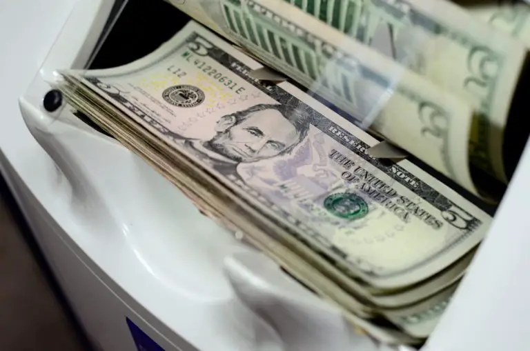 Exchange Rate Comes Down to 575 Colones per Dollar