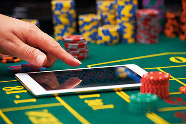 Online casinos vs. Physical Casinos – What are the Main Differences?