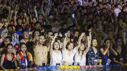 China Defends the “Techno Party” at Wuhan Water Park