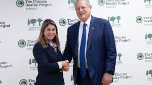 Al Gore Honors Costa Rican Ximena Loría, with the Climate Reality’s Green Ring Award