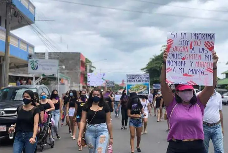 Hundreds of Ticas March Against Sexual Violence and Impunity; to Honor Victims of Femicides