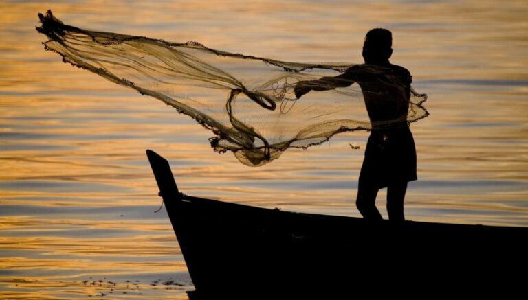 Dozens of Artisanal Fishermen Demonstrated against Trawling in front of the National Assembly