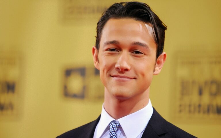 Hollywood Actor Joseph Gordon Levitt Looks For Photos of Costa Rica for His New Project