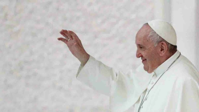 Pope Francis Supports Legalizing Same-sex Unions