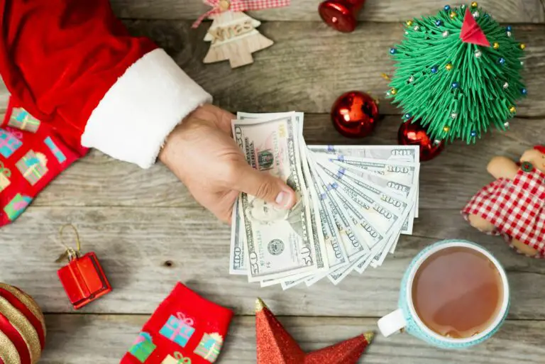 7 out of 10 Costa Ricans plan to spend less money this Christmas