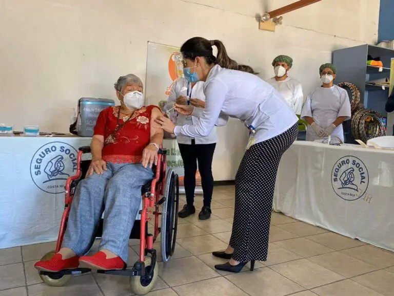 First Costa Ricans Received the Vaccine against COVID-19