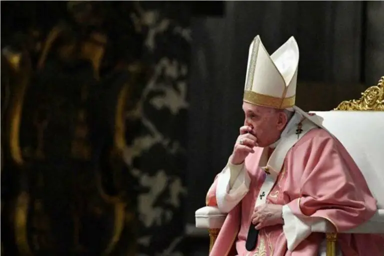 Vatican Clarifies that Homosexuality is “a Sin” and that it Cannot Bless These Unions