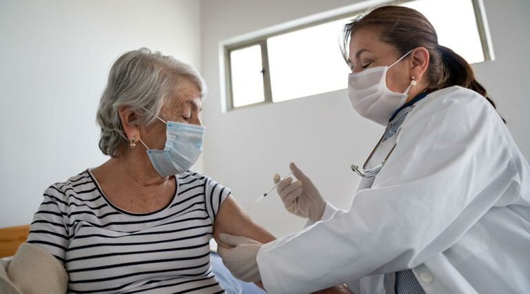 Costa Rica Already Registers More People Vaccinated Than Positive Cases of COVID-19
