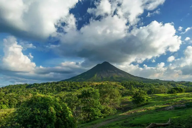 Discover the Magic That Exists in the Tenorio Volcano National Park