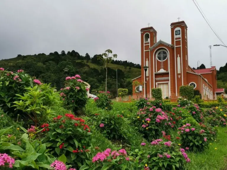 San Cristóbal Norte de Desamparados Temple Recognized as Architectural Heritage of Costa Rica