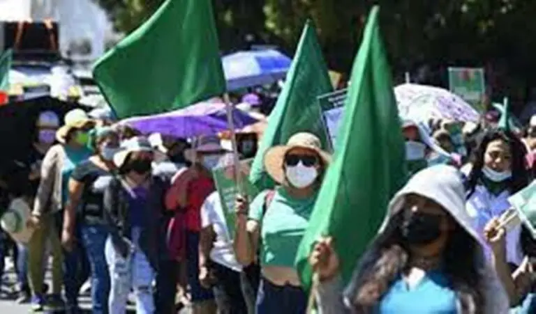 Hundreds of Women March for the Right to Abortion in El Salvador