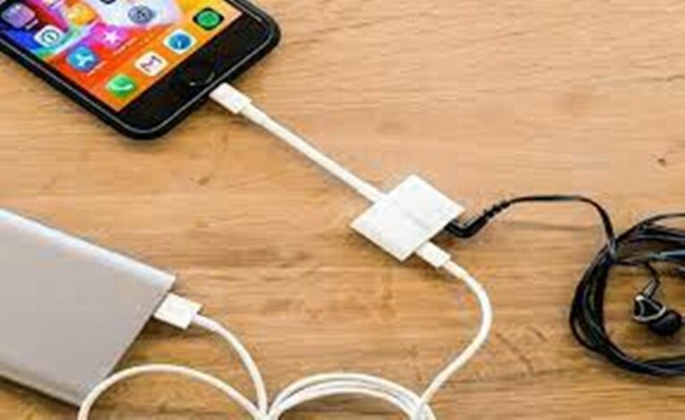 Is It Bad to Use the Cell Phone While it is Charging?