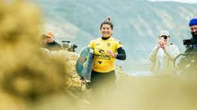 Brisa Hennessy:The Surfer from Costa Rica Who Always Smiles