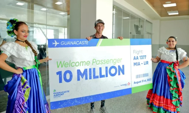 Colorado Tourist Becomes 10 Millionth Passenger at Guanacaste Airport