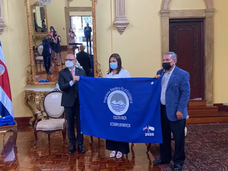 Foreign Ministry and Embassies of Costa Rica Receive Ecological Blue Flag