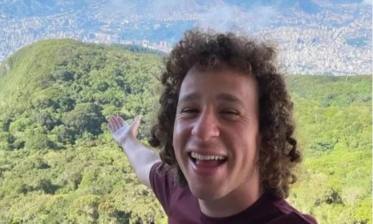 “Luisito Comunica” Applauds the Cleaning