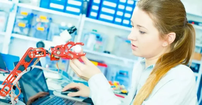 Costa Rica Begins 2023 with the Challenge of Integrating More Women in Technical Careers