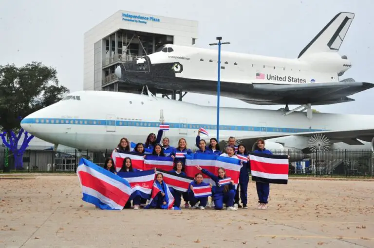 16 Costa Rican Girls of the “Ella Es Astronauta” Program Returned from NASA