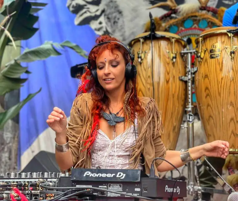 Spanish DJ Neliah Kandisha and Her Medicine Music Will Vibrate at Resonance Costa Rica