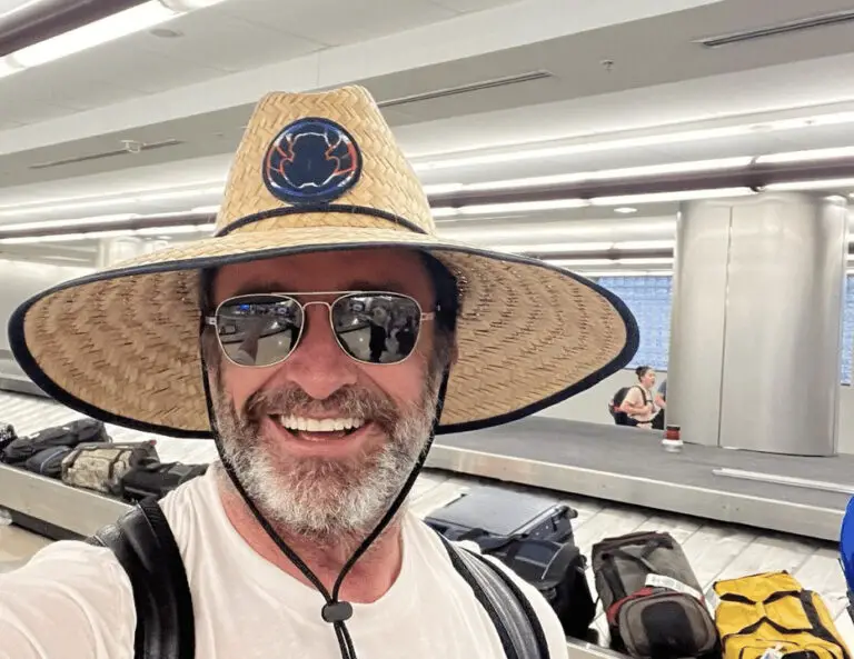 Hugh Jackman Wears a Costa Rican Hat on His Social Networks