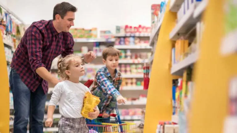 Ultra-Processed Products Industry Uses Influencers to Reach Tico Children