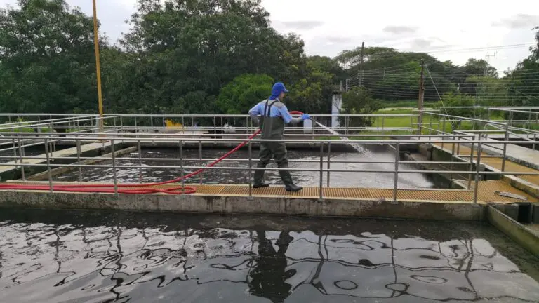 Tico Ministry of Health Contradicts AyA on Water Quality in Alajuelita and Recommends Neighbors to Boil It